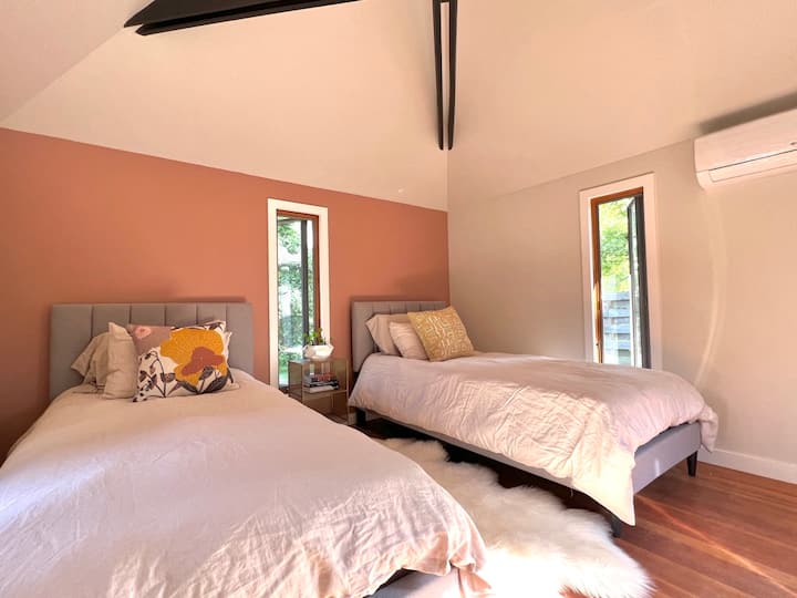 3ème chambre indépendante avec mini-split pour climatisation et chauffage.