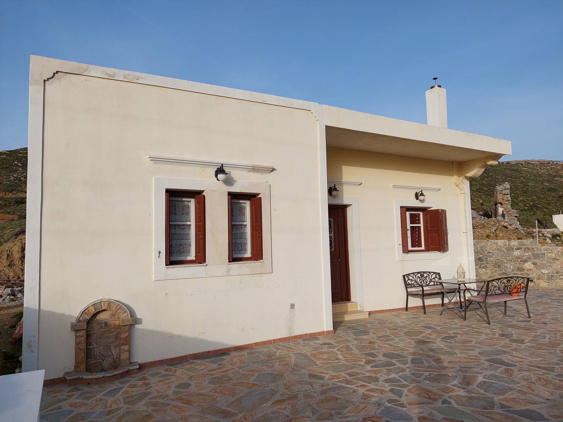 Traditional house with unlimited views!