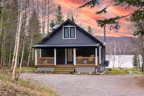 Ultimate Lakeview Retreat: Hot Tub, Paddle & Play