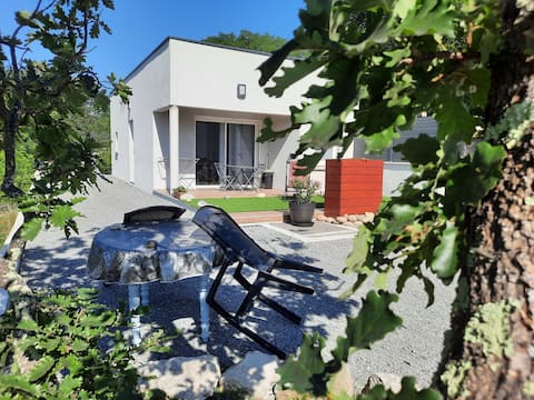 Gites le cocon, adults only pool and HOT TUB