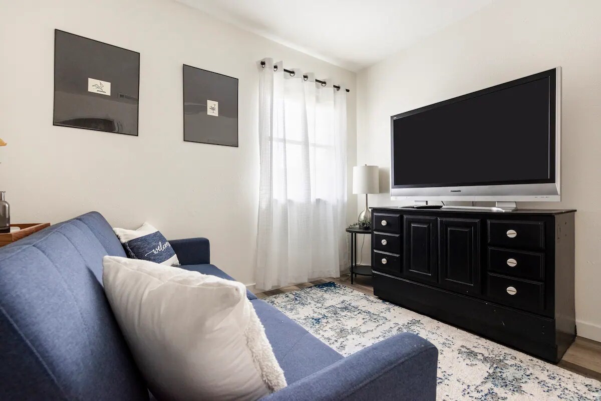 Private Updated South Austin Room