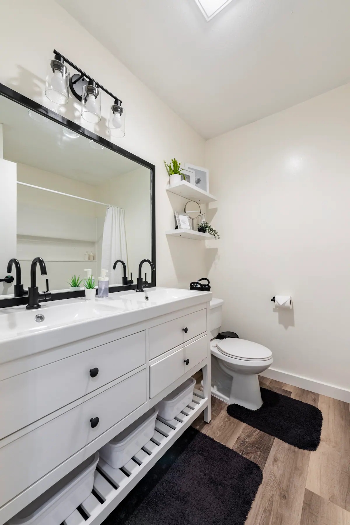 Private Updated South Austin Room