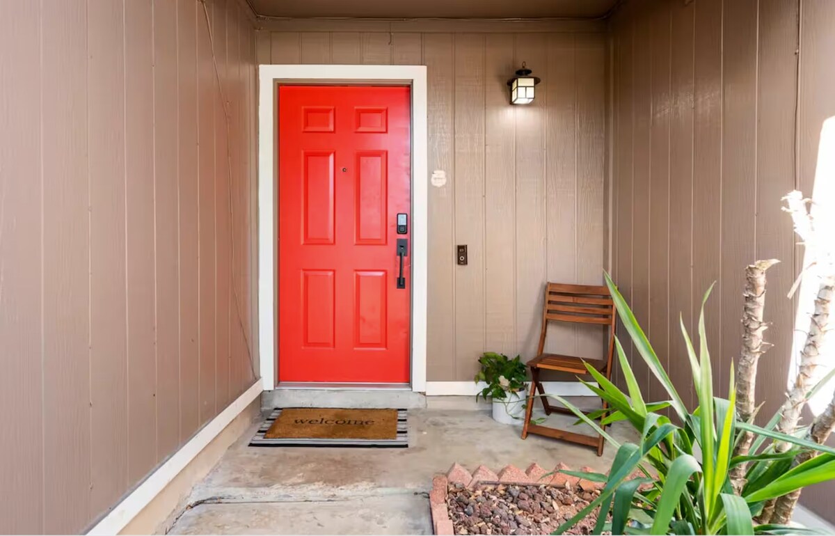 Private Updated South Austin Room
