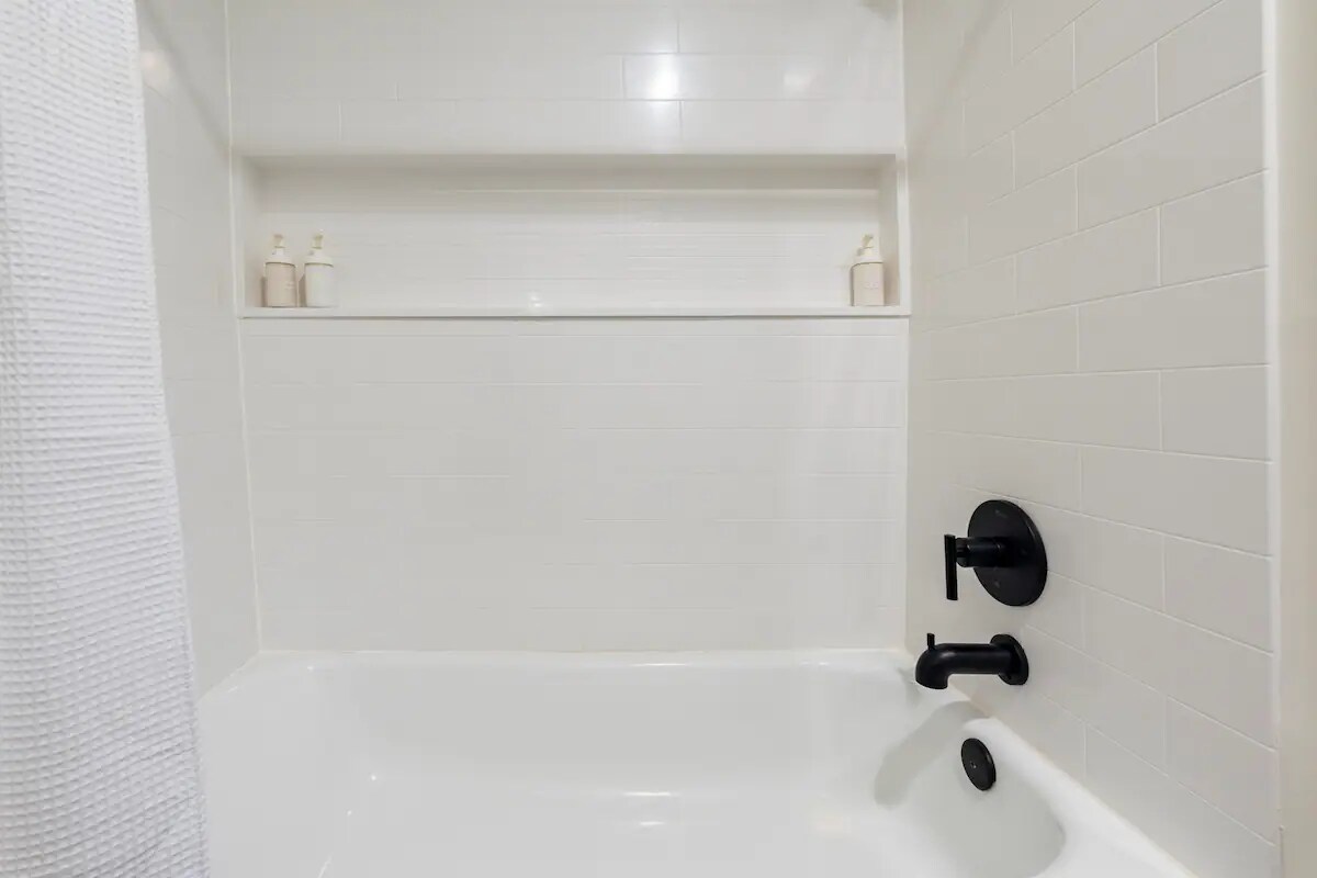 Private Updated South Austin Room