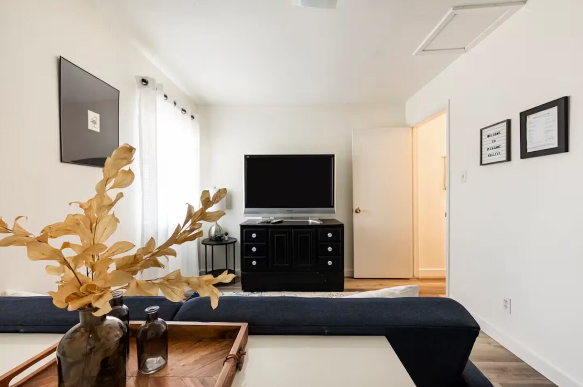 Private Updated South Austin Room