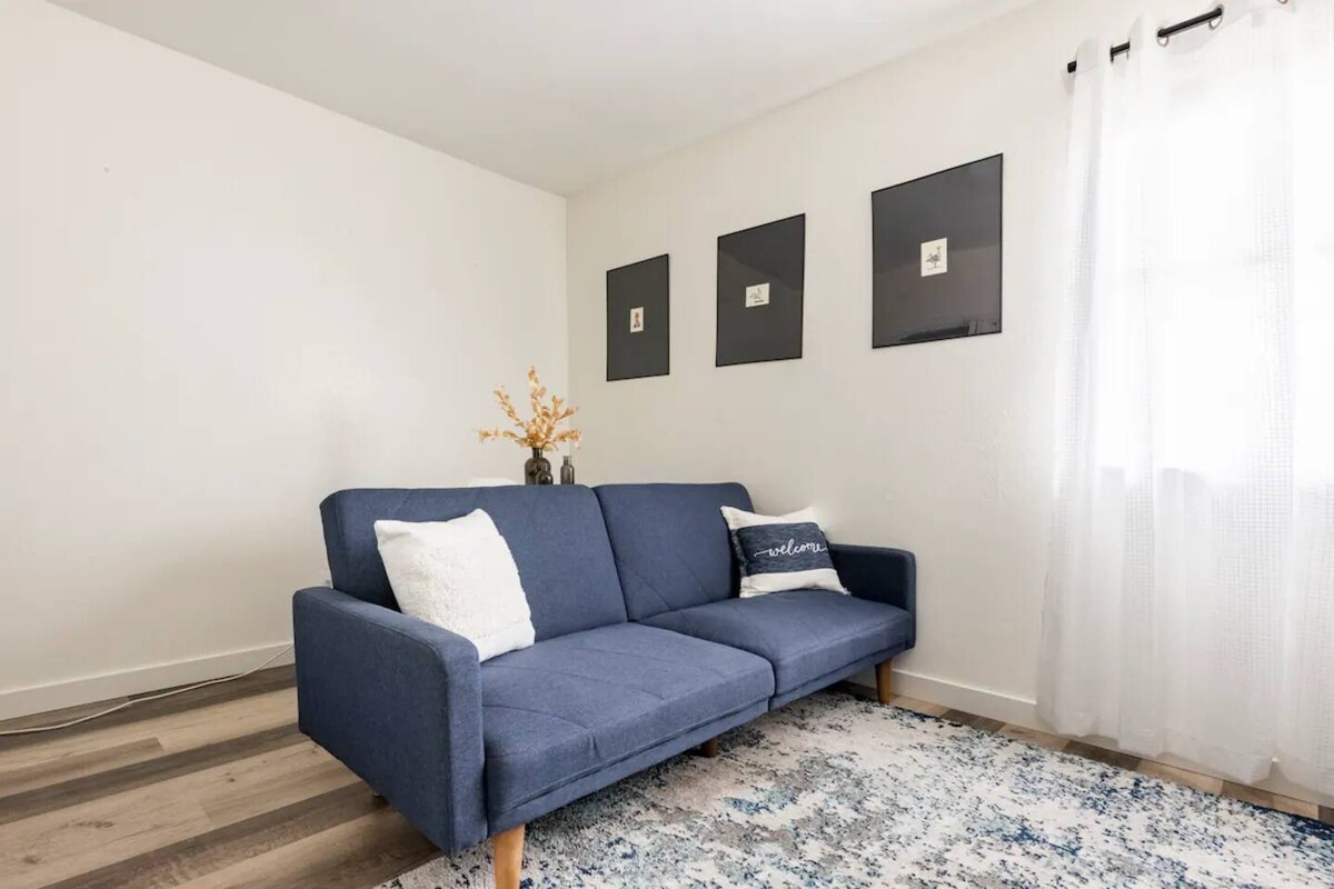 Private Updated South Austin Room