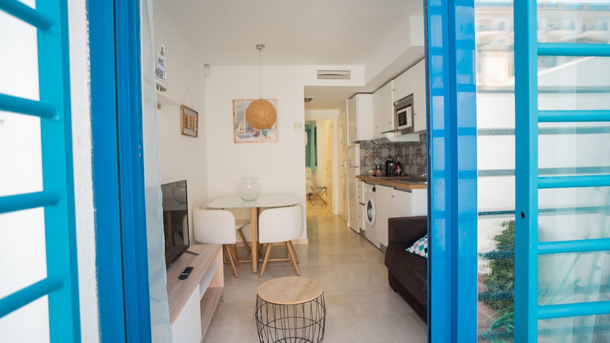 Anuncio de Airbnb popular: Los Patos Beach Apartment en Benalmádena