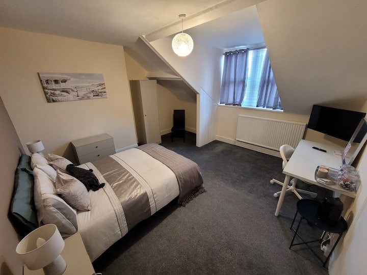 Relaxing stay at sea front of Whitley Bay Room 2 Apartments for Rent