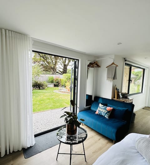 Popular Airbnb listing: Lux garden studio (sleeps 2), nr. New Forest/Beach in Milford On Sea