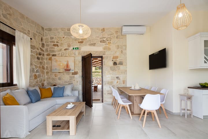 室内时尚的客厅和用餐区！