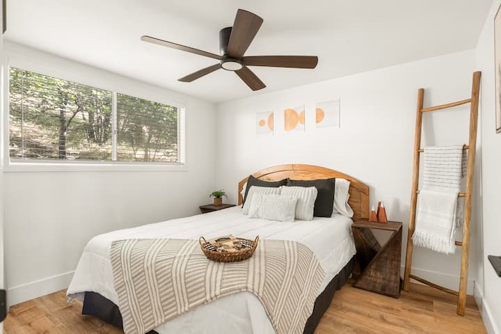 Bedroom 2, Rest and rejuvenate in this peaceful bedroom, offering a private and serene space within a charming cabin