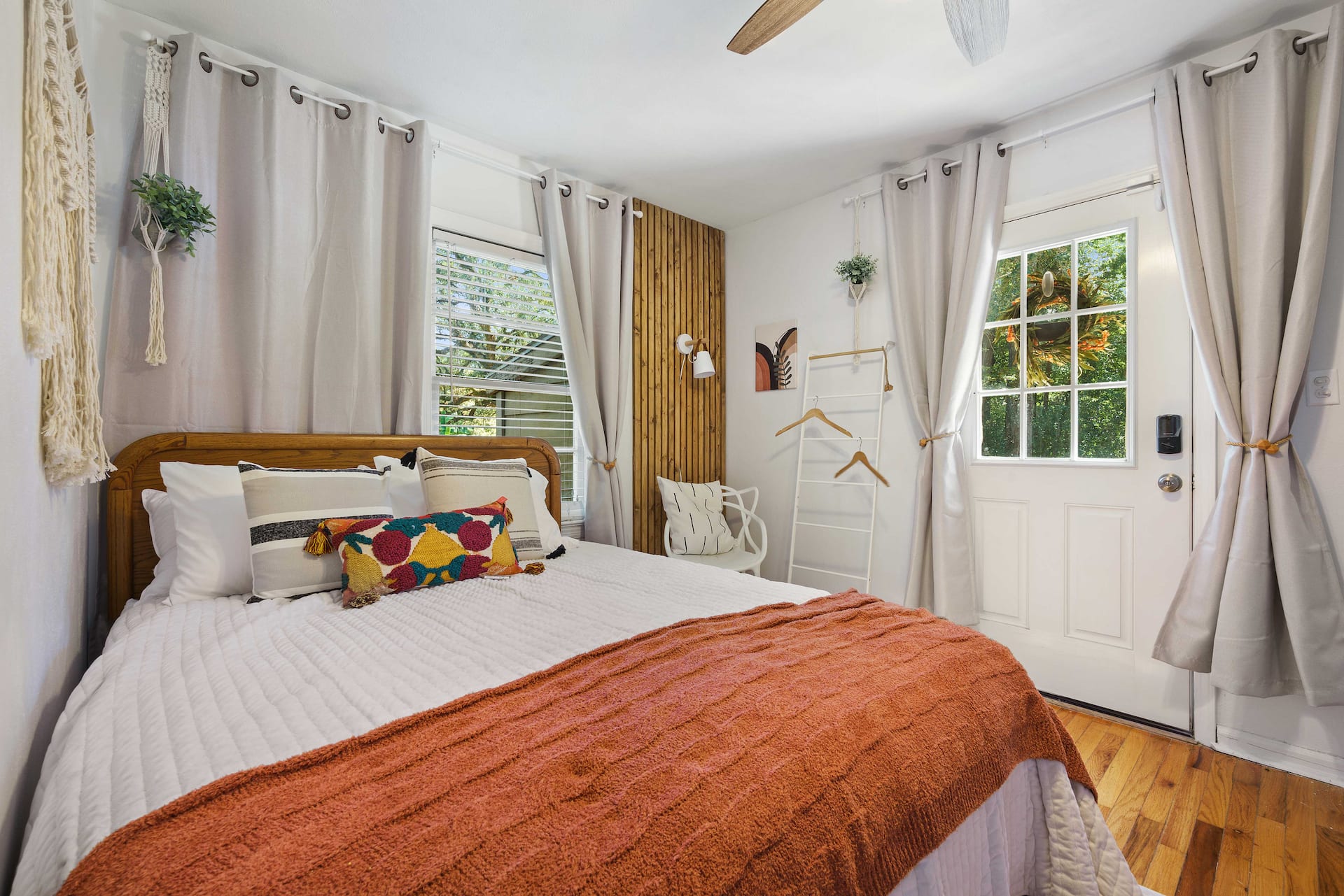 MasterSuite w/ Private Entry and Bathroom