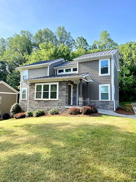 Spacious 4BD/4.5BA home close to downtown & LR!