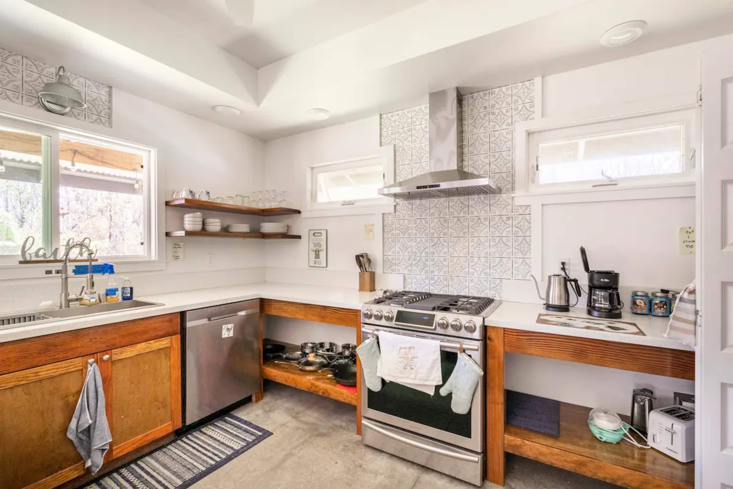 Home in Volcano · ★4.95 · 1 bedroom · 1 bed · 2 private baths - Image 10