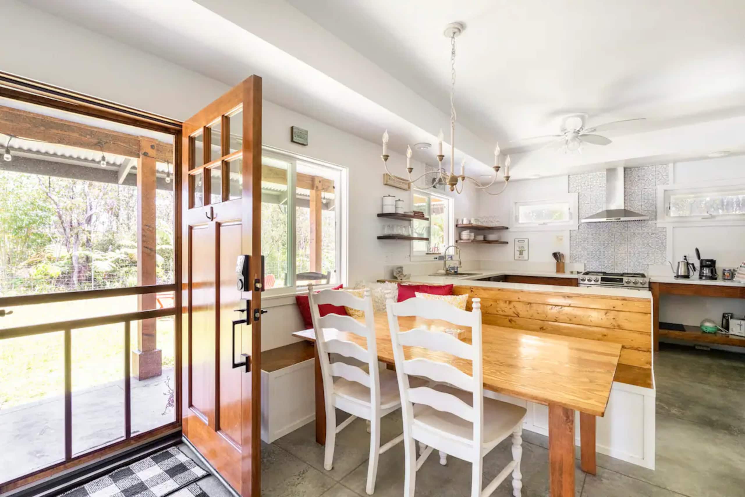Home in Volcano · ★4.95 · 1 bedroom · 1 bed · 2 private baths - Image 15