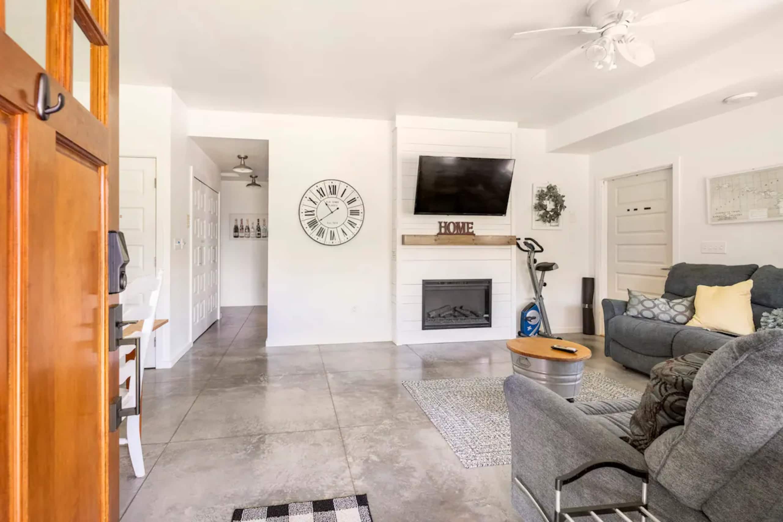 Home in Volcano · ★4.95 · 1 bedroom · 1 bed · 2 private baths - Image 5