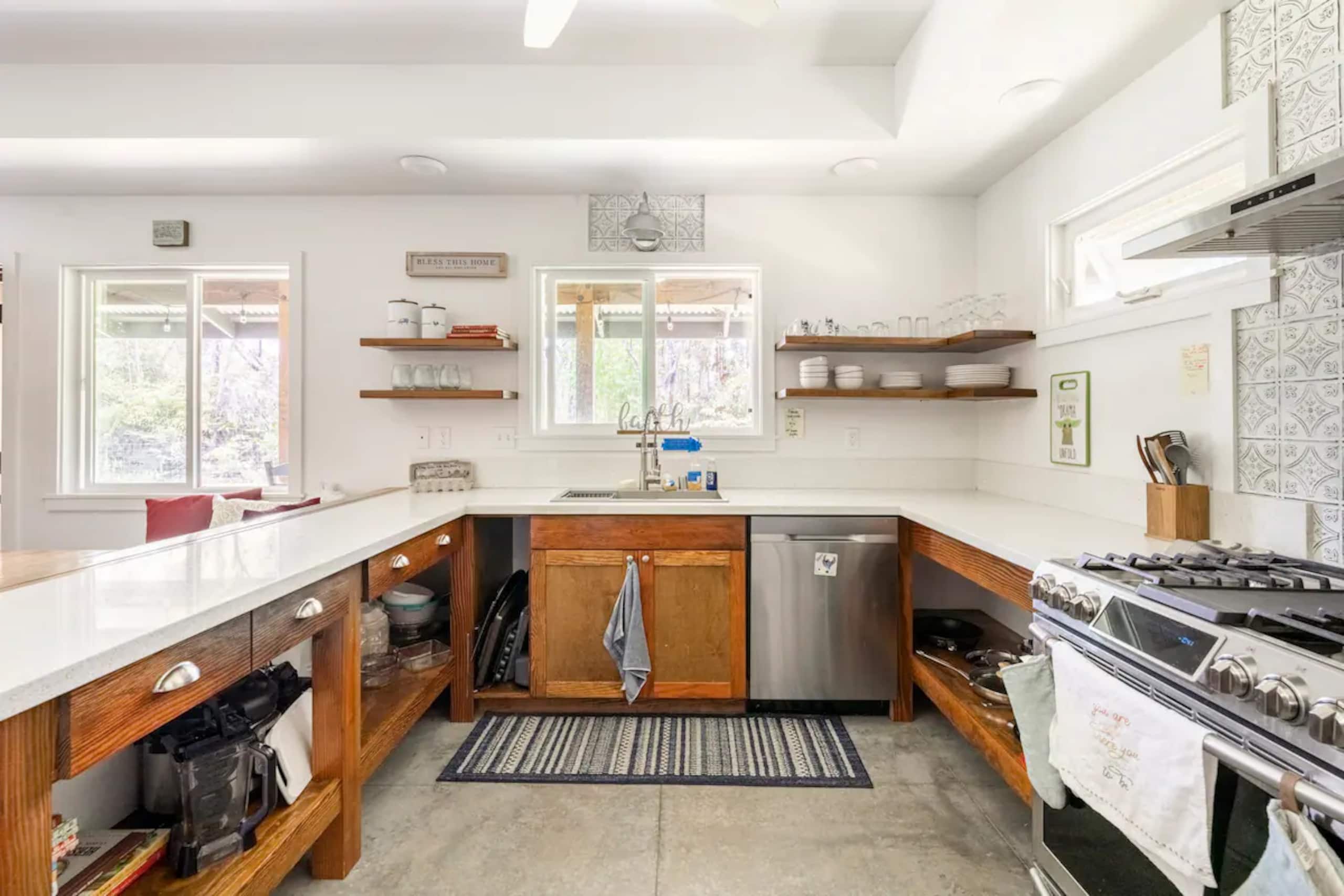 Home in Volcano · ★4.95 · 1 bedroom · 1 bed · 2 private baths - Image 8