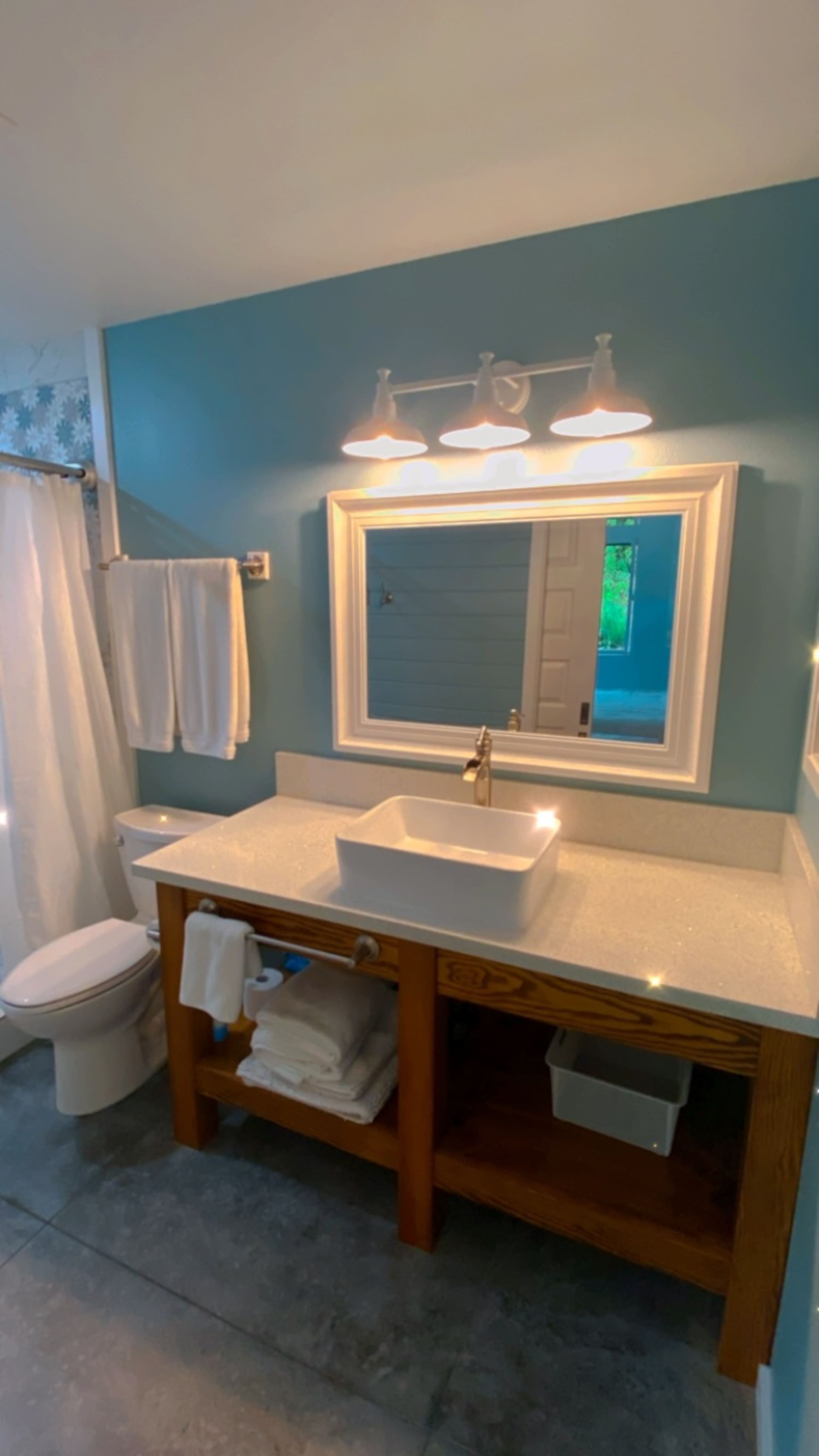 Home in Volcano · ★4.95 · 1 bedroom · 1 bed · 2 private baths - Image 19