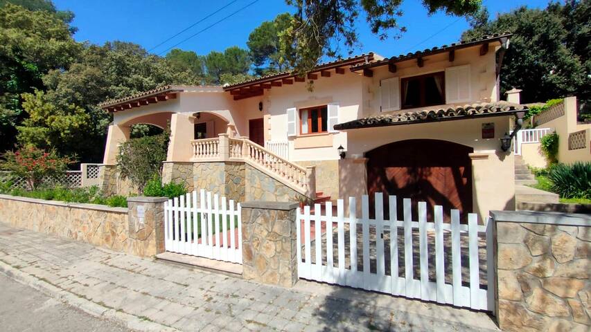 Magnifica villa con piscina a 5 min. de la playa