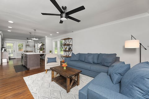 Top performing Airbnb: Stylish luxury bungalow 1 mile from uptown in Smallwood