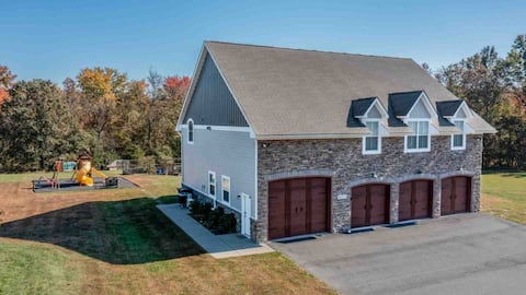 The Garage Mahal w/Hot Tub