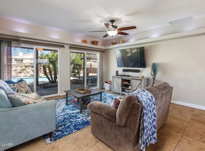 Spacious 3 Br With Pool Minutes Away From Lake - Lake Havasu City, AZ