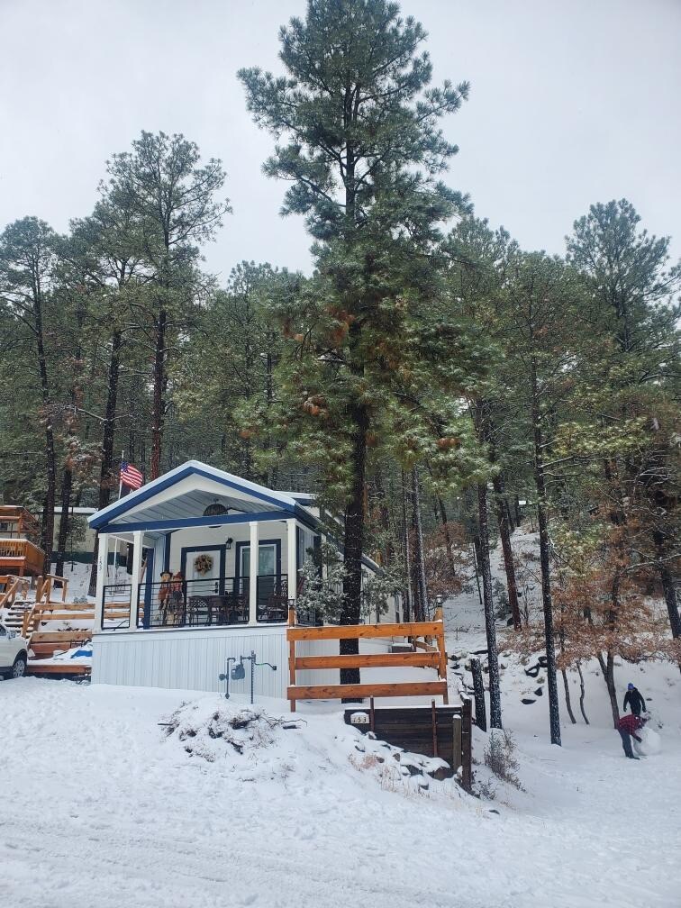 Jayden’s Cabin Tiny Home Mini Mansion Tiny houses for Rent in Ruidoso