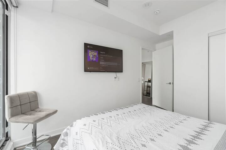 BRAND NEW HIGHRISE CONDO WITH BREATH TAKING VIEWS gallery image 5