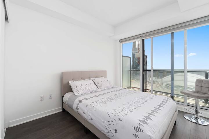 BRAND NEW HIGHRISE CONDO WITH BREATH TAKING VIEWS gallery image 4