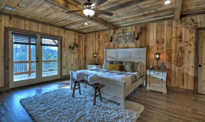 King master ya 2. Chumba hiki kina vitanda vya ziada.