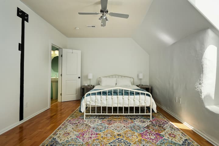 2 - ри етаж спалня с двойно легло