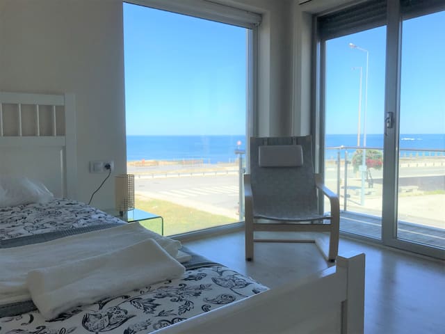 Angeiras Beach House – Porto – Villa by the Sea