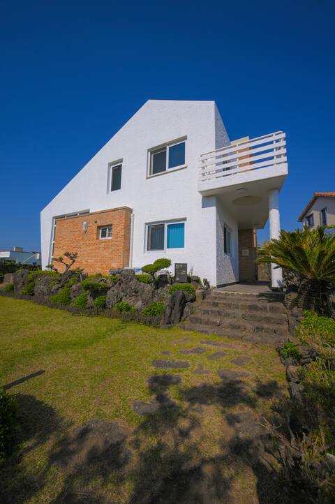 Aewol Gonepo-gu Ocean View Gamseong Accommodation 