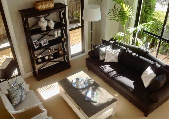 Spacious home minutes from beaches and harbour gallery image 3