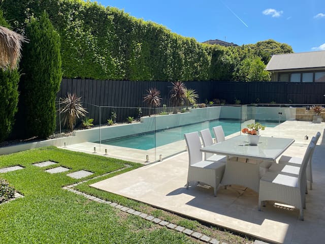 Spacious home minutes from beaches and harbour