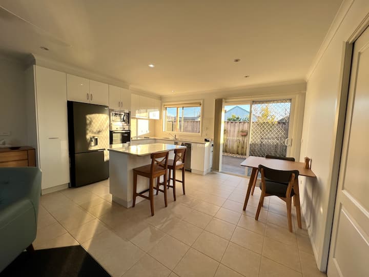 Tanderra adorable 2 bedroom, quiet, holiday home Holiday homes for
