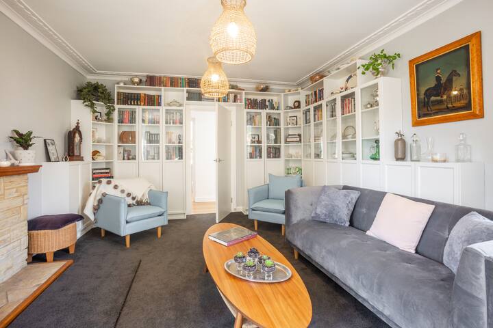 5mins to Mona, Stunning Waterfront Home & Garden gallery image 2