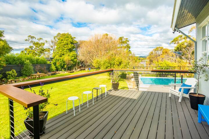 5mins to Mona, Stunning Waterfront Home & Garden