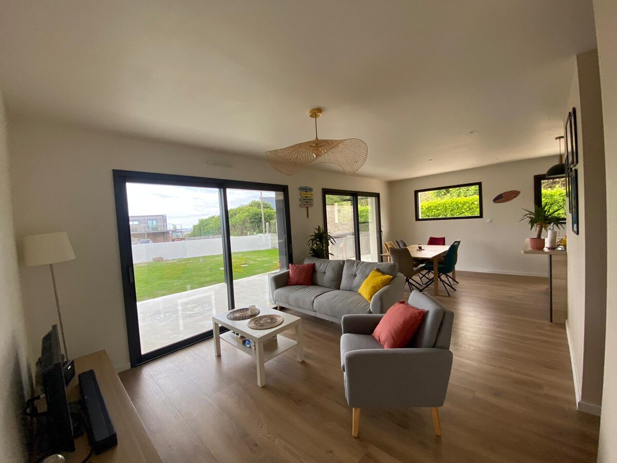 Airbnb performant: Modern house with sea views à Plounéour Brignogan Plages