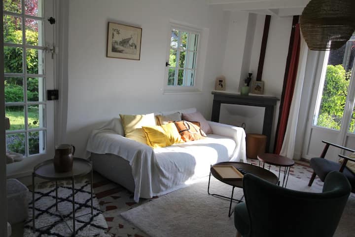 Typique Chaumière Rénovée Et Décorée Avec Gout. - Veules-les-Roses