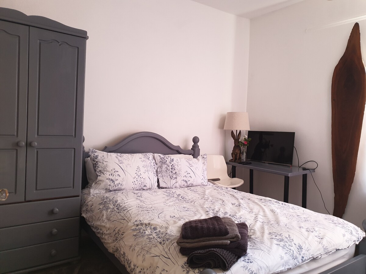 Creamfields ensuite room for respectful guests Houses for Rent in