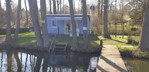 Holiday home on Lake Elbow