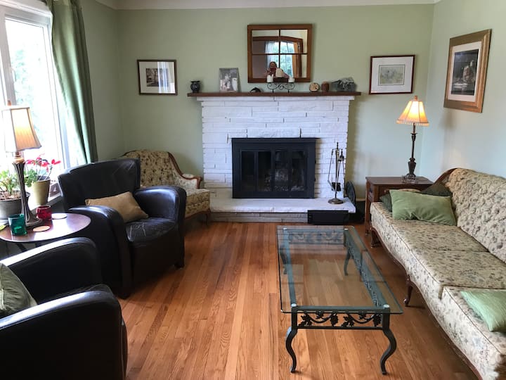 Cheerful 4 Bedroom House With Fireplace. - Ottawa