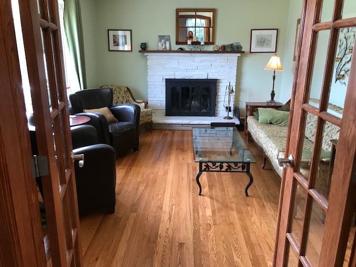 Cheerful 4 Bedroom House With Fireplace. - Ottawa