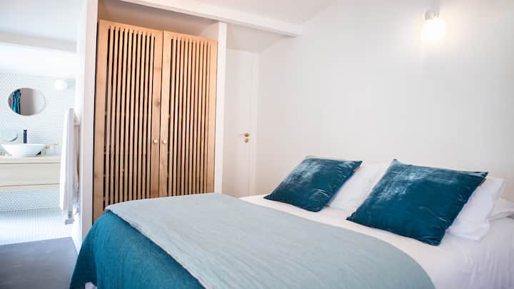 غرفة نوم في المبنى الخارجي (جناح مع مرحاض ودش) 