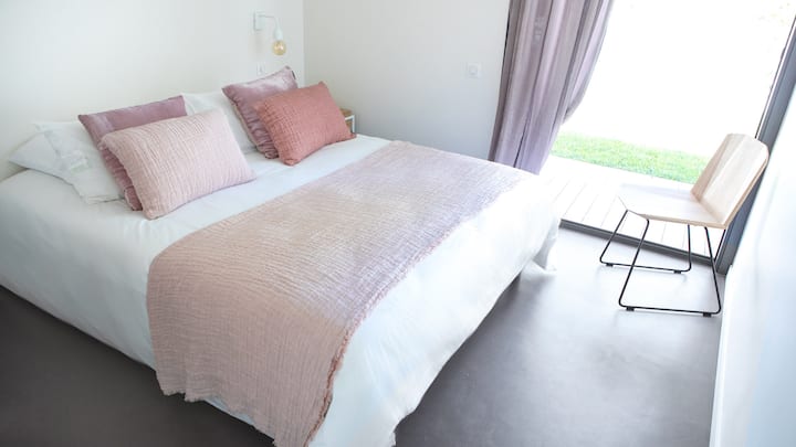 غرفة في البيت (لا يوجد حمام ولا مرحاض)