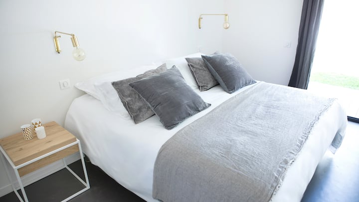 غرفة في البيت (لا يوجد حمام ولا مرحاض)