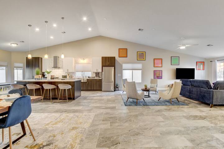 Stunning 3 bdrm King w/Pool 10 min to Red Rock! gallery image 3