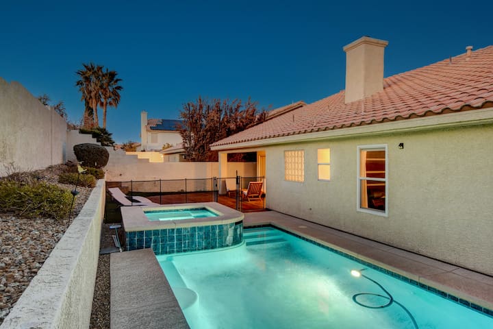 Stunning 3 bdrm King w/Pool 10 min to Red Rock! gallery image 2