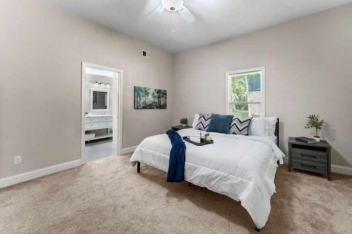 "Clock Tower" Private Room, Minutes From Square - Covington, GA